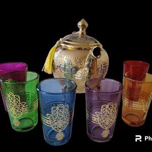 Moroccan artisanat teapot with six glasses